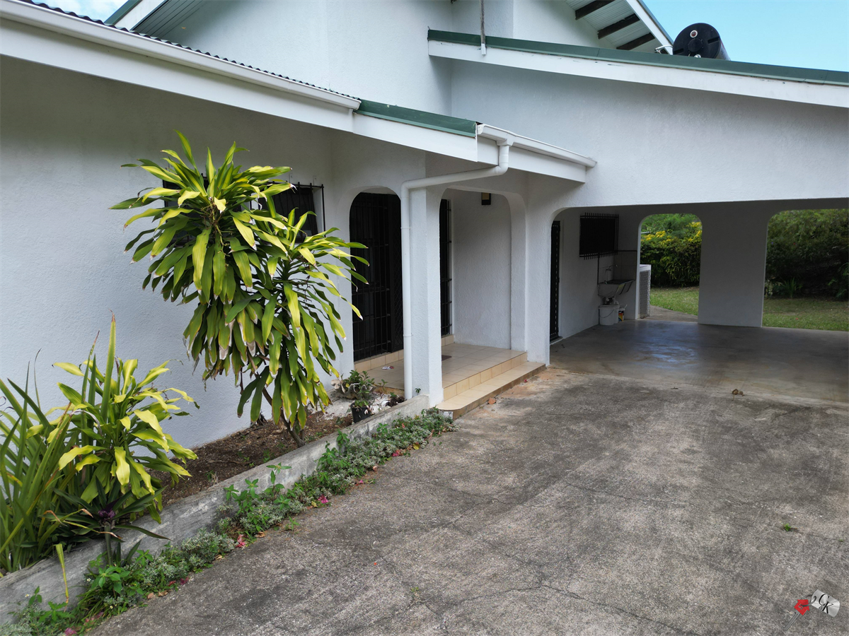 3-Bedroom House on Pango Road, Lagoon Views & Ideal Location, photo 2 of 10