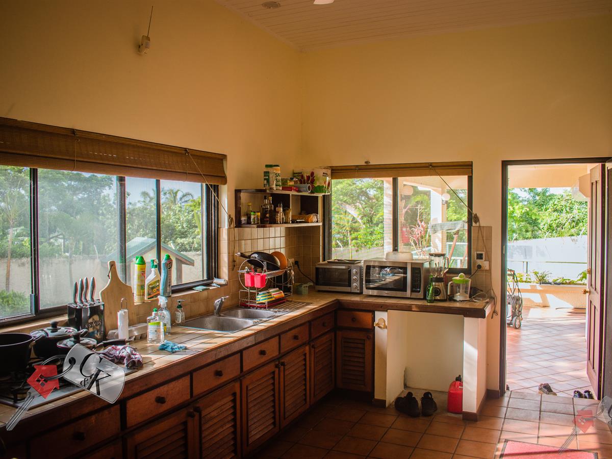 Executive 3 Bedroom House with Pool, photo 2 of 32