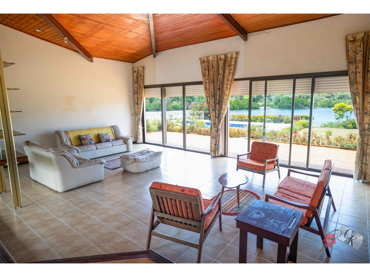 Retro-Chic Island Retreat with Lagoon Views and Endless Potential, photo 2 of 18