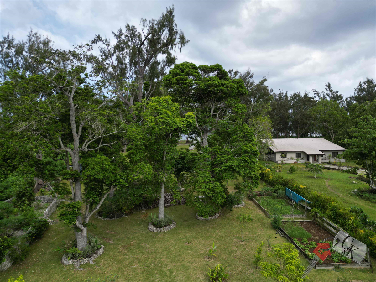 Charming Waterfront Cottage with Business Potential, photo 2 of 10