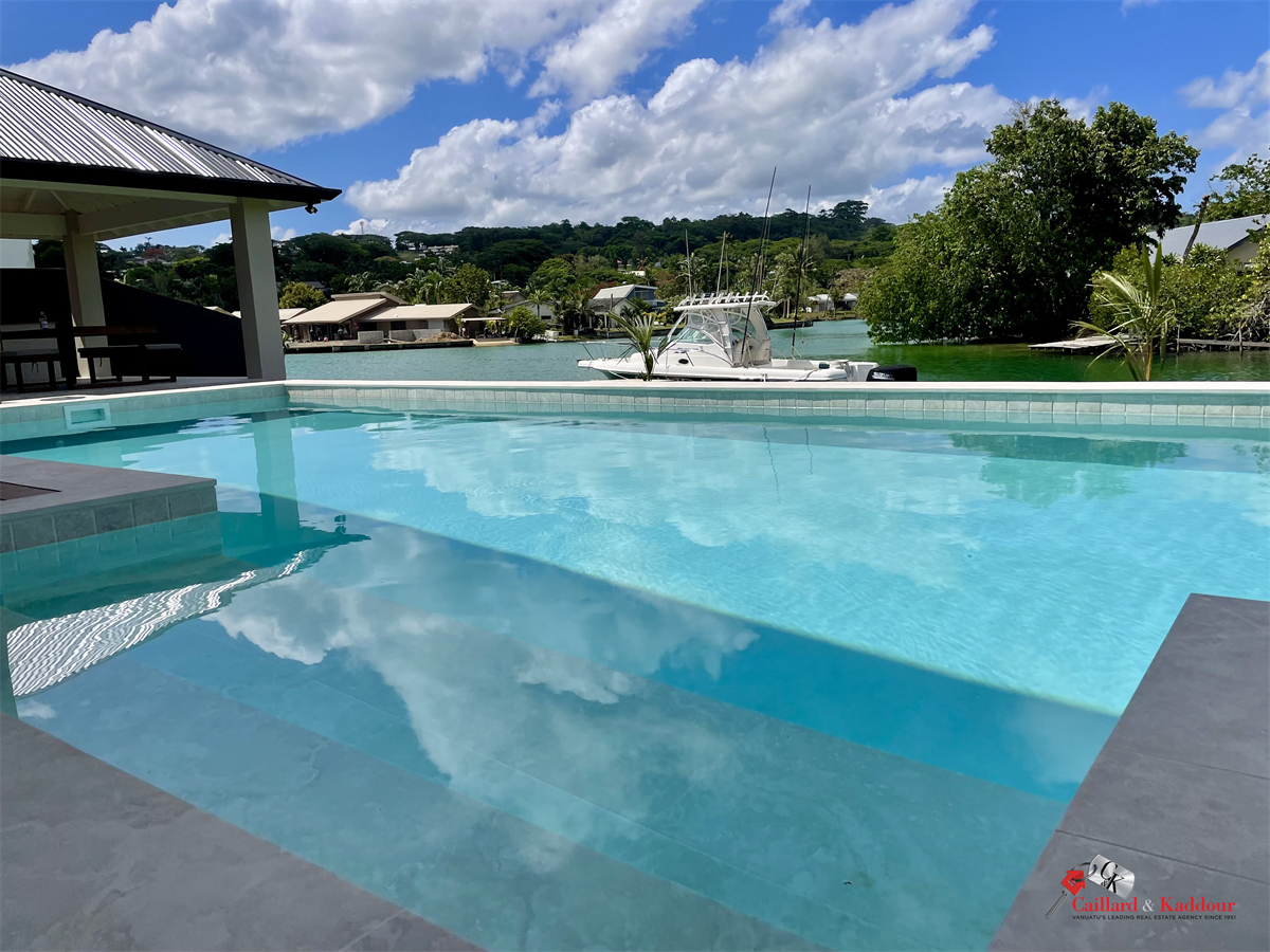 Executive Waterfront Residence, photo 2 of 13