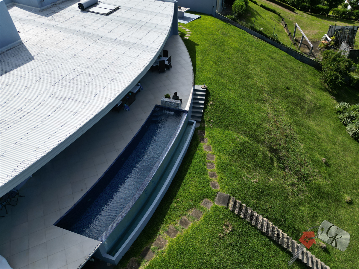 Modern Home with Spectacular Views, photo 2 of 30